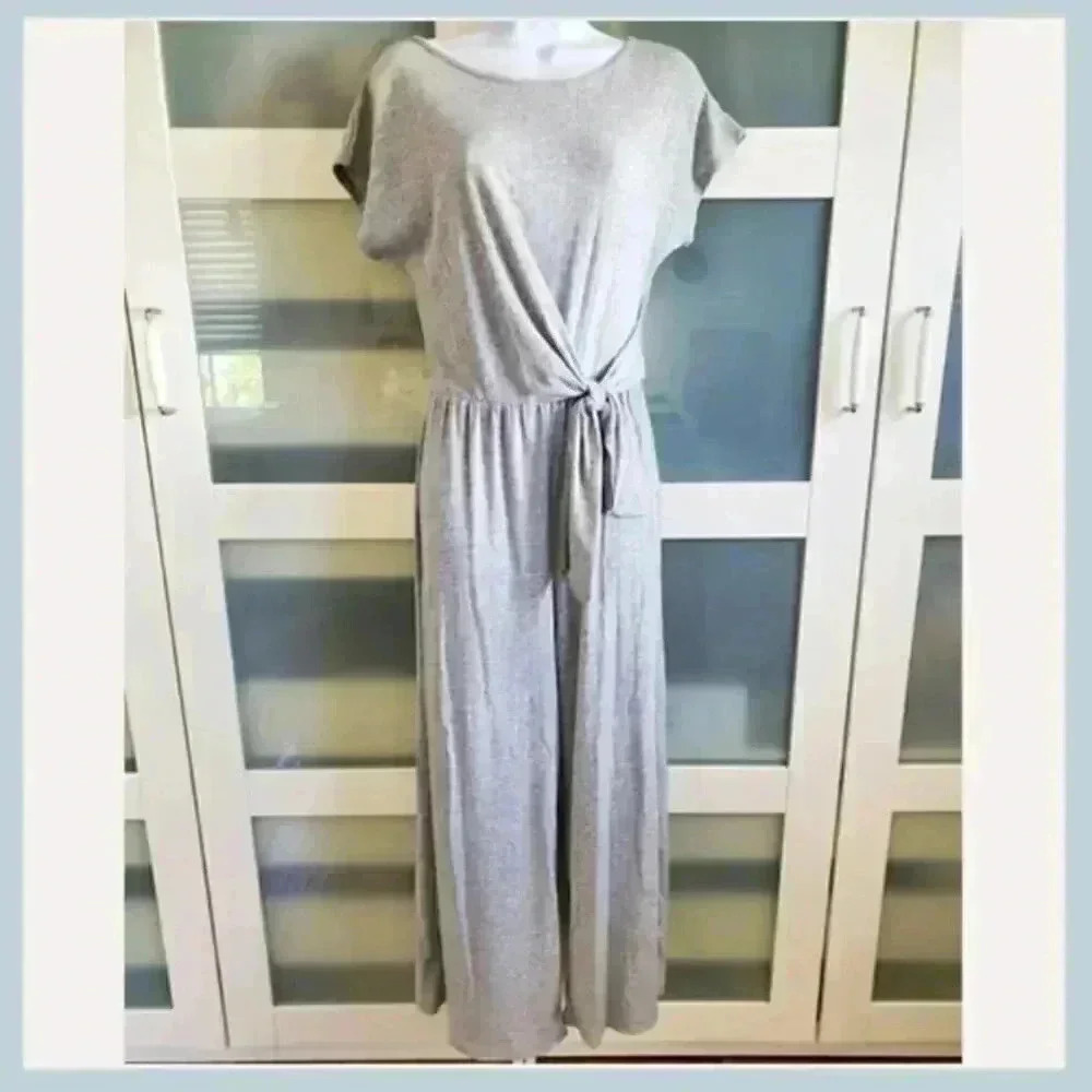 ✨ Caution to the Wind Jumpsuit – Chic, Flirty & Effortlessly Stylish ✨ - Picture 3 of 8